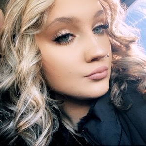 Meet your Posher, Kenzie